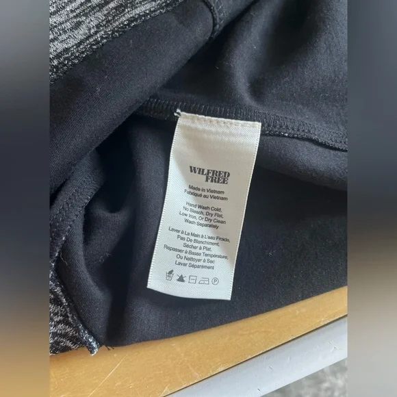 New with tag ARITZIA Wilfred Azeveda Stretchy Pencil Skirt in Heather Black - Picture 7 of 7